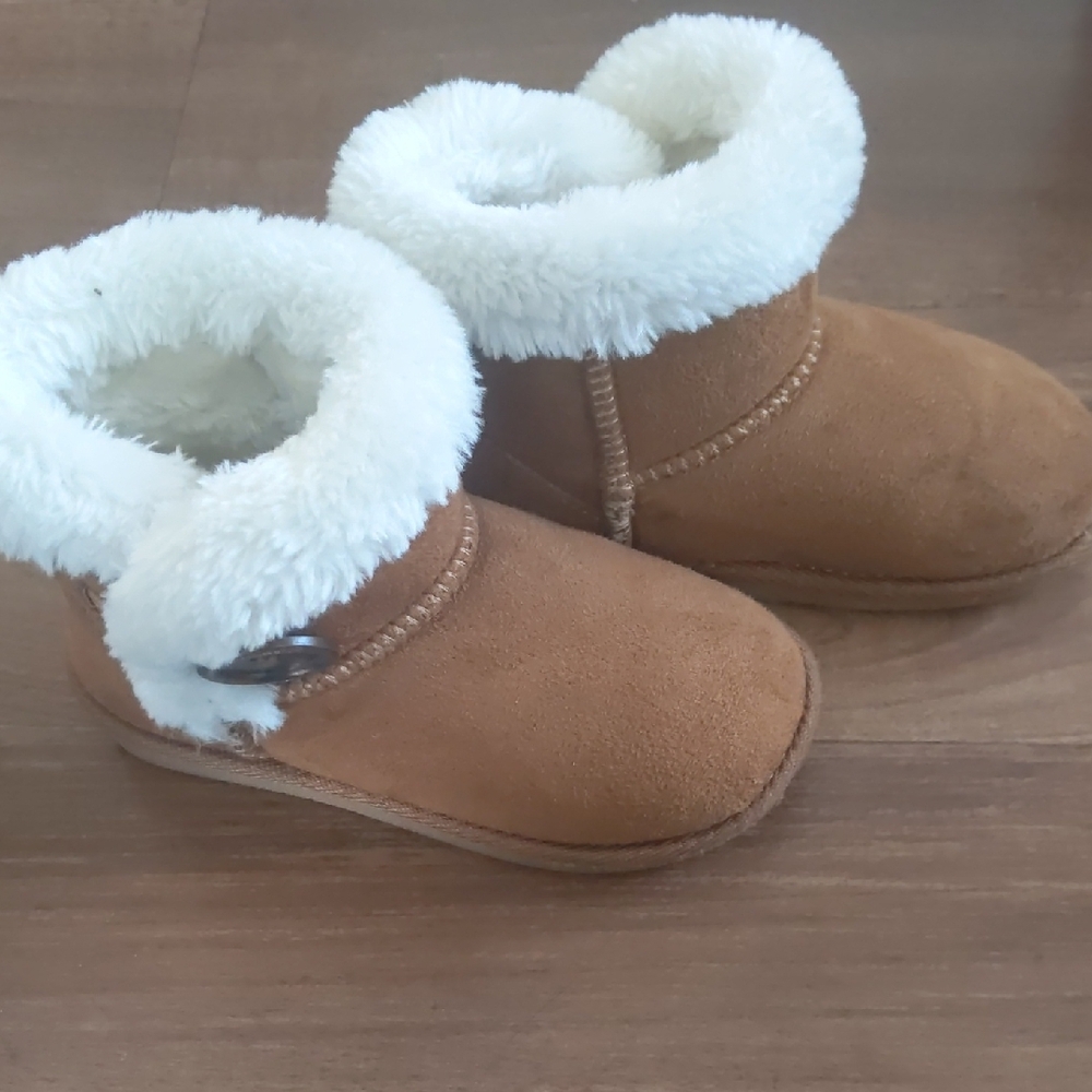 Cozy Tan toddler Booties with Faux Fur Lining
